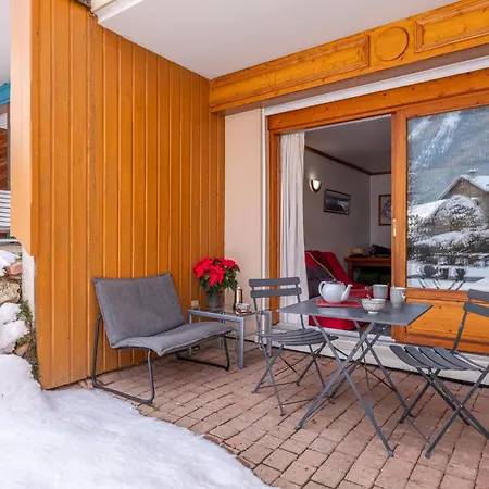 Petite Jardin: Via Des Traz B