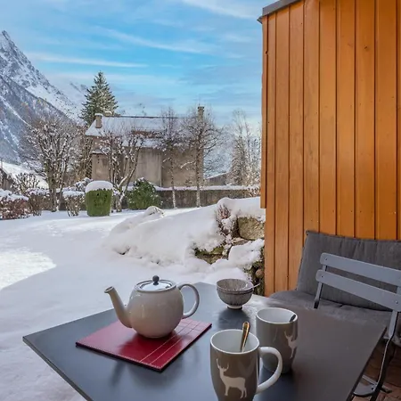 Petite Jardin: Via Des Traz B