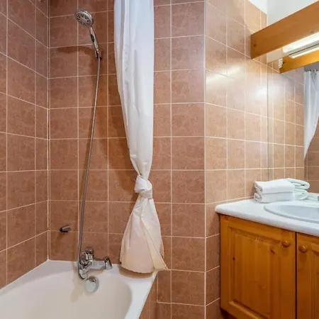 Petite Jardin: Via Des Traz B