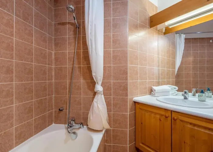 Petite Jardin: Via Des Traz B