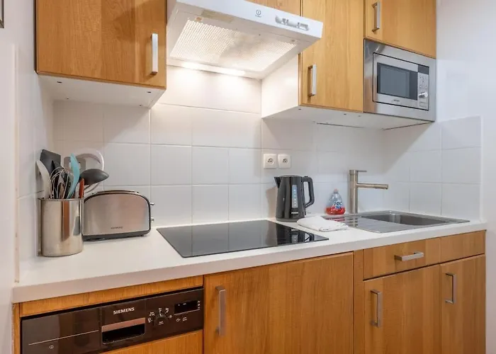 Petite Jardin: Via Des Traz B